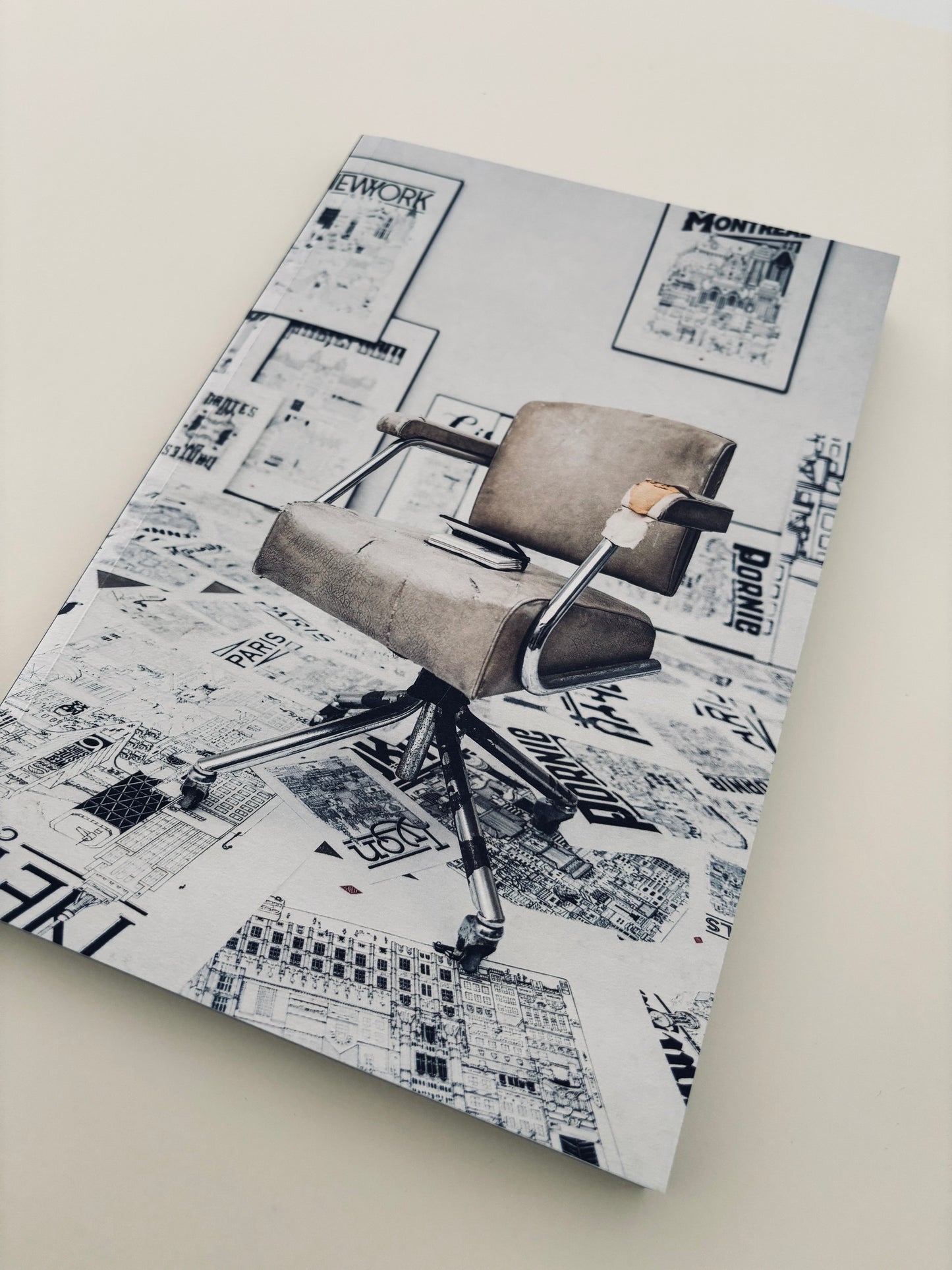 *NEW* Livre « Travel With Me » (Édition limitée)